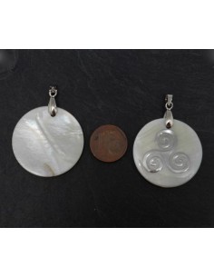 Pendentif nacré motif Triskel argenté  2