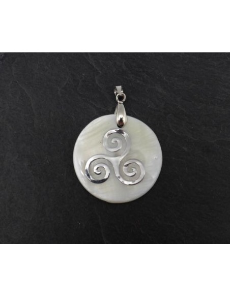 Pendentif triskel argenté en nacre