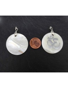 Pendentif symbole "Om" de l'absolu en nacre et métal argenté - porte bonheur 2