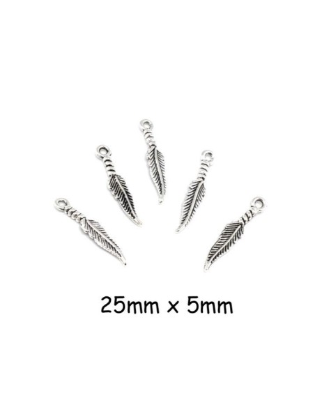 Petites breloques plume 25mm argenté en métal travaillé