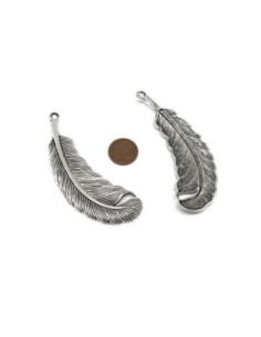 Pendentif plume argenté arrondi 2
