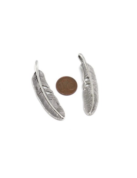 Grande breloque plume argenté en métal ajouré 5cm