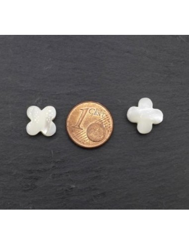 Perle fleur en nacre couleur ivoire nacré 10mm