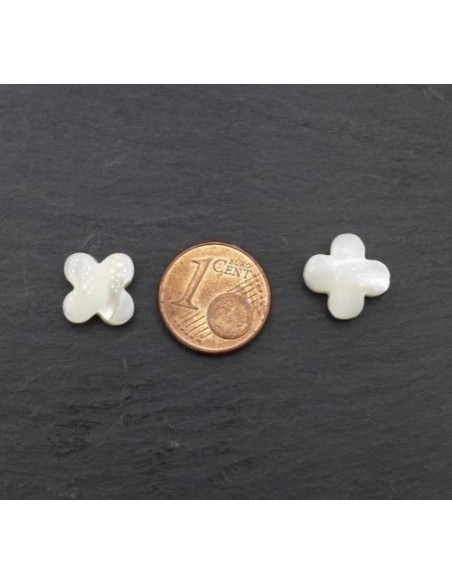 Perle fleur en nacre couleur ivoire nacré 10mm