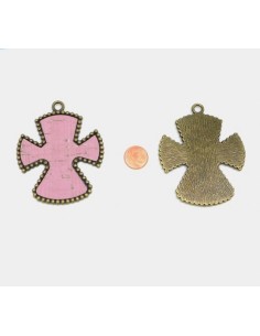 Pendentif croix en métal de couleur bronze avec liège incrusté rose 2