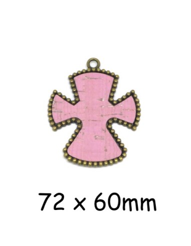 Pendentif croix en métal de couleur bronze avec liège incrusté rose