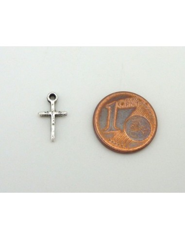 Petit pendentif, croix en métal argenté 13mm x 7mm
