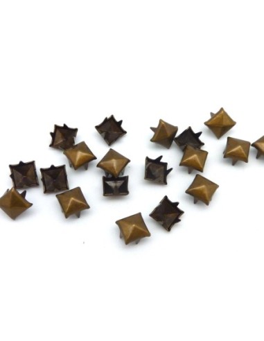 5 clous griffe pyramides en métal bronze foncé 6,7mm