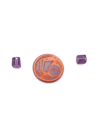 Perle cube de couleur violet en verre
