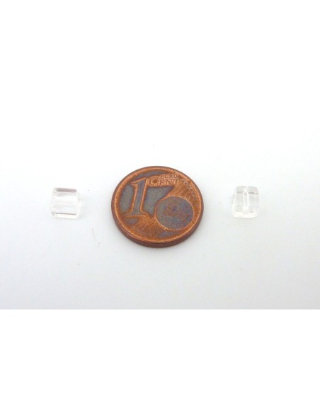 Perle cube en verre transparent