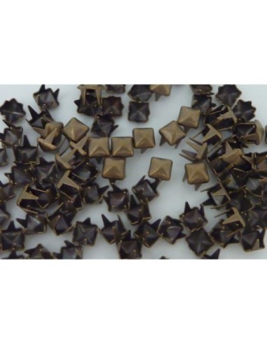 15 clous pyramides carré griffe 4mm en métal...