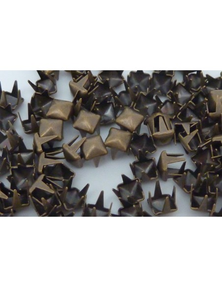 40 clous pyramides carré griffe 4mm en métal bronze