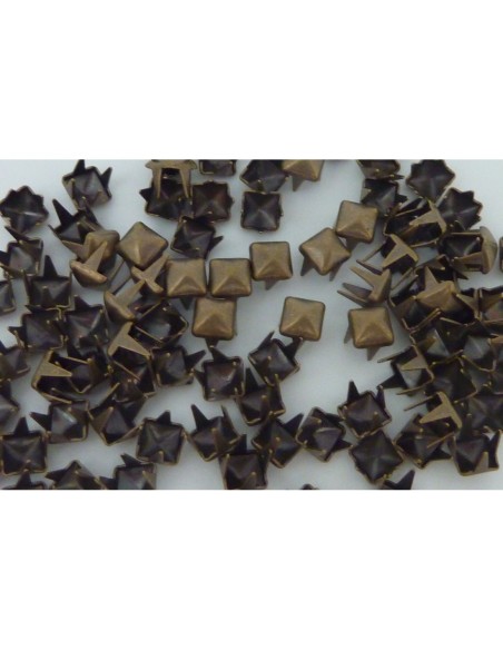 40 clous pyramides carré griffe 4mm en métal bronze