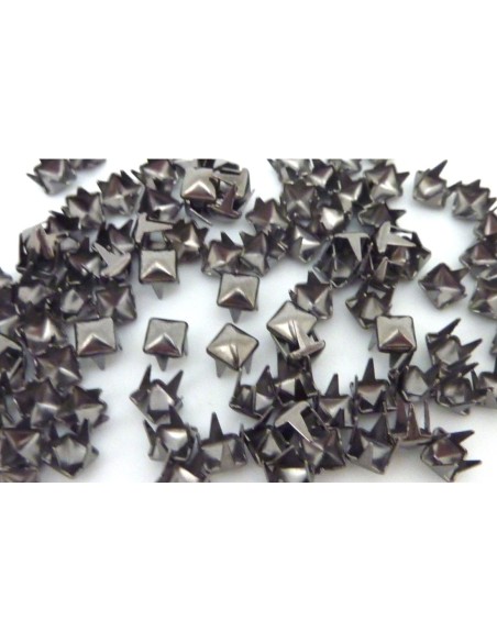 Clous pyramides 4mm pour customisation Clous pyramides 4mm pour customisation