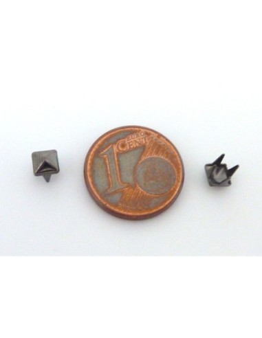 Clous pyramides à griffe 4mm noir anthracite pas cher