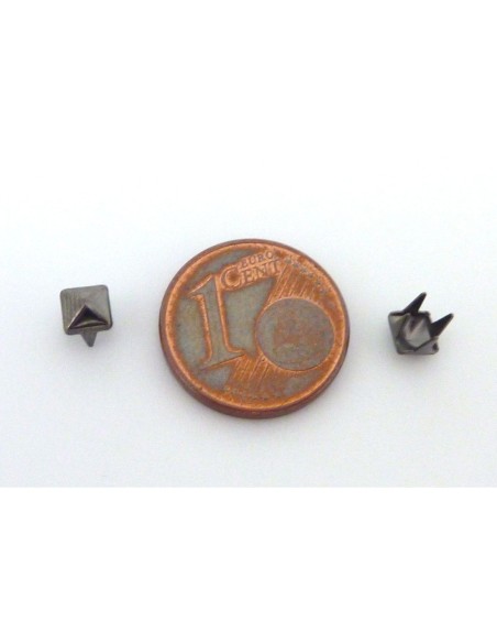 Clous pyramides à griffe 4mm noir anthracite pas cher Clous pyramides à griffe 4mm noir anthracite pas cher