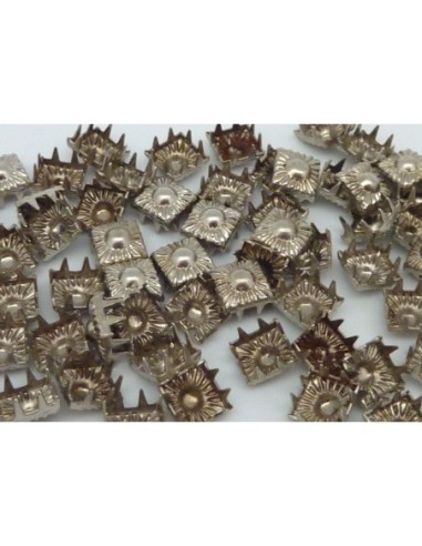 R-5 clous griffe carré gravé avec rond central...