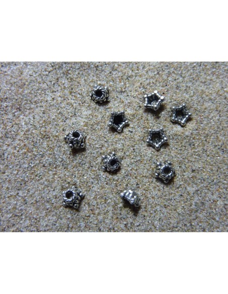 Calotte, coupelle, cache nœud, en métal argenté travaillé style ethnique