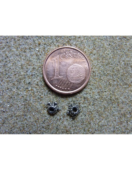 Mini Calotte, coupelle, cache nœud, en métal argenté travaillé style ethnique