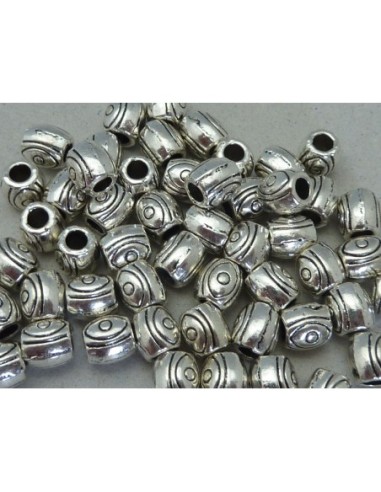 Perle olive gravé en métal argenté 