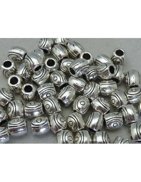 Perle olive gravé en métal argenté 