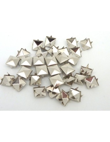 40 clous pyramides carré griffe 10mm en métal argenté