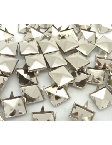 40 clous pyramides carré griffe 10mm en métal argenté