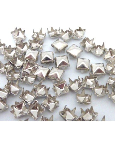 R-70 clous pyramides carré 5mm griffe en métal argenté