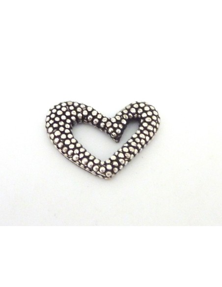 Perle connecteur coeur en métal argenté travaillé