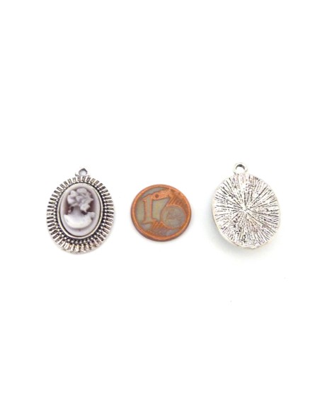 Breloque, Pendentif Camé 25,3 x 17,9mm en métal argenté Breloque, Pendentif Camé 25,3 x 17,9mm en métal argenté