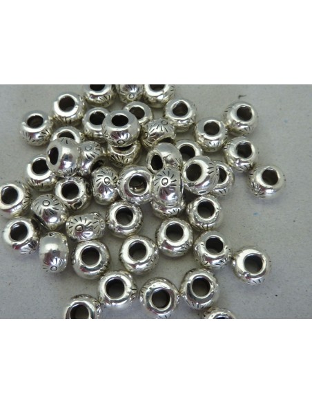25 Perles connecteur ronde gravé soleil en métal argenté 7,5mm
