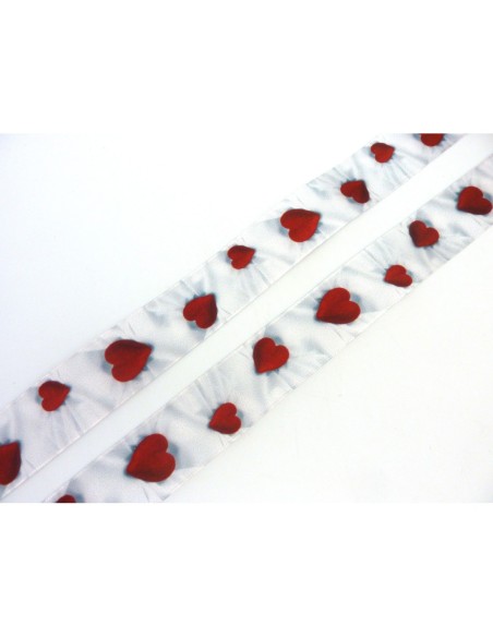 Ruban motif coeur rouge sur fond blanc et gris