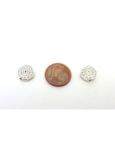 Perle pastille argenté en métal travaillé 2
