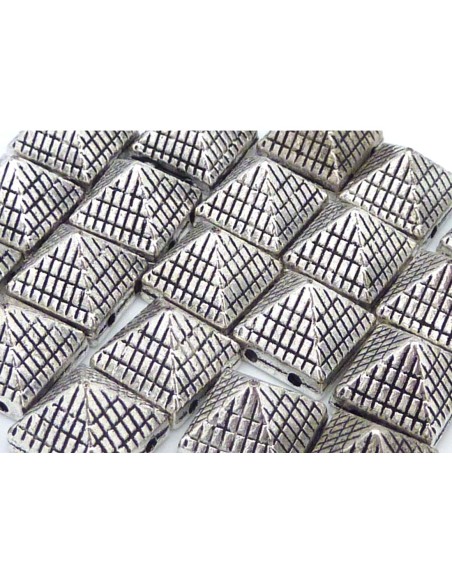 Perle pyramide gravé argenté en métal