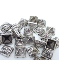 Perle pyramide gravé argenté en métal 2