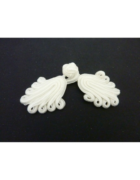 Bouton brandebourg travaillé de couleur ivoire