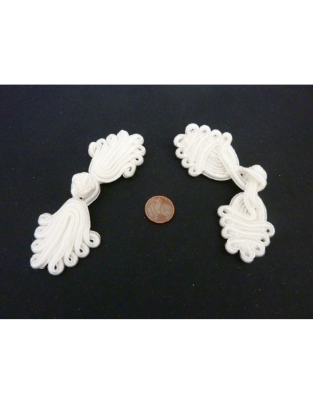 Bouton brandebourg travaillé ivoire