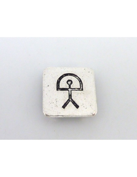 Perle passant carré 18,8mm en métal argenté motif bonhomme