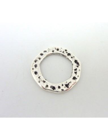 Anneau 3cm argenté en métal martelé
