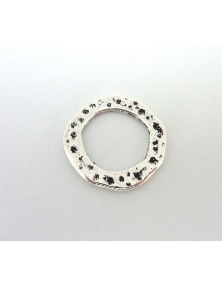 Anneau 3cm argenté en métal martelé