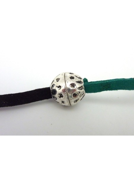 Fermoir aimanté boule en métal argenté martelé pour cordon de 5mm