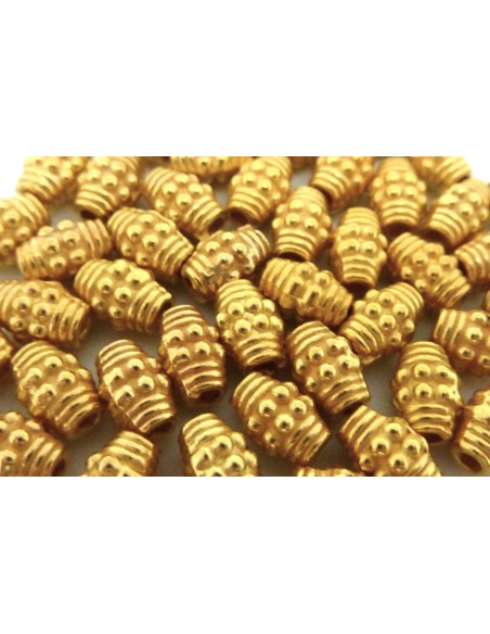 25 Perles olive gravé 7mm en métal doré