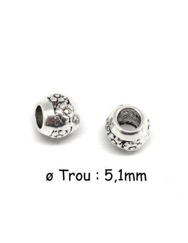 Perle ronde à gros trou argenté en métal travaillé motif fleur pour cordon de 5mm