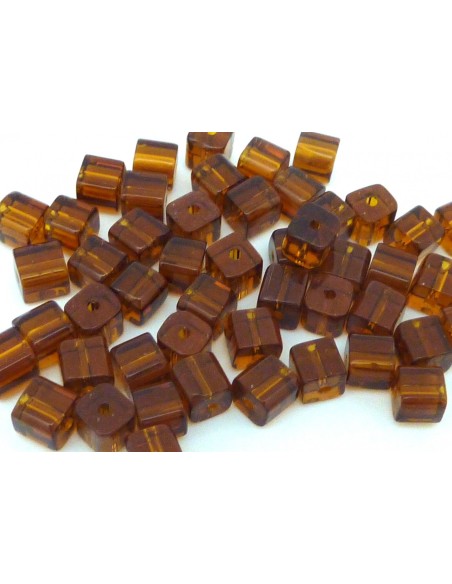 Perle cube en verre marron orangé