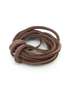 Environ 2m de chute de cuir carré 3 x 2,5mm de couleur marron - Cuir Véritable 2