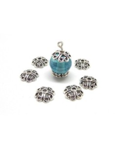 30 Calottes, coupelles en métal argenté travaillées motif coeur 8,9mm