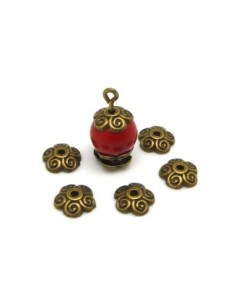 30 petites Calottes, coupelles en métal de couleur bronze travaillées motif fleur celtique 7,1mm