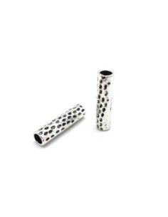 Perles tubes en métal argenté gravé 25mm x 6mm