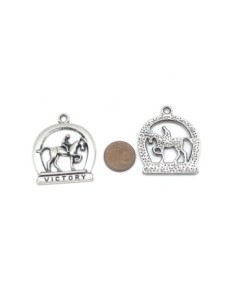 pendentif fer à cheval VICTORY en métal argenté 38mm x 32mm 2