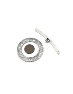 Grand Fermoir rond en T toggle en métal argenté travaillé 43mm 2
